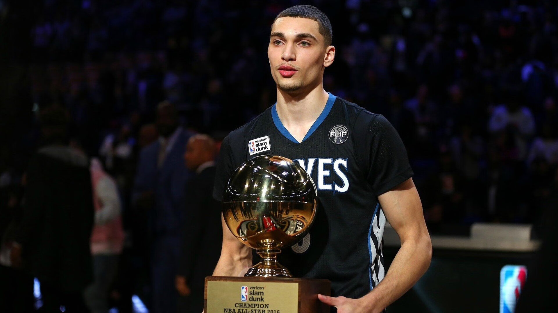 世界青少年百米赛跑中国少年领跑全场，青少年百米赛跑的成绩是多少